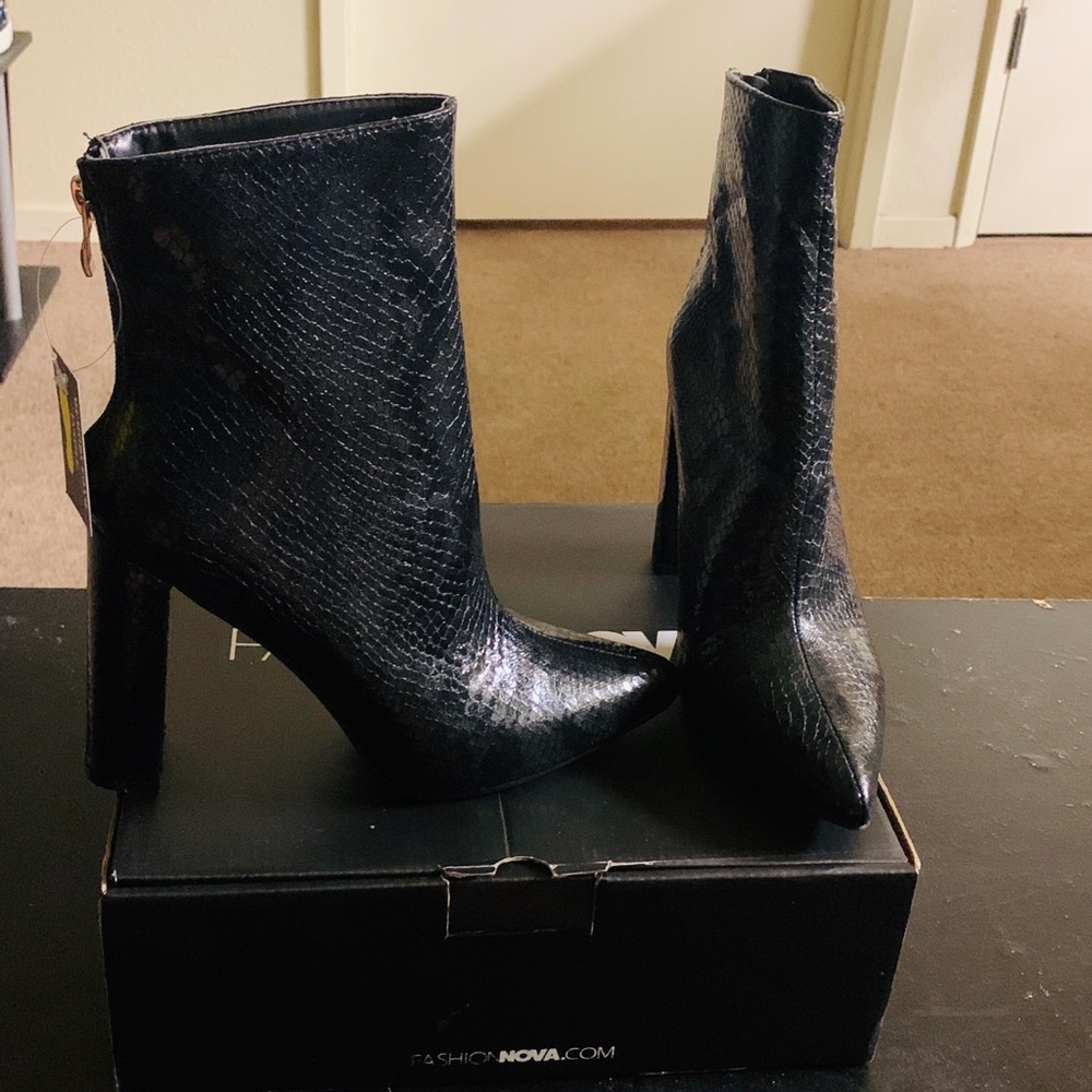Black snake skin boots - Picture 3 of 3